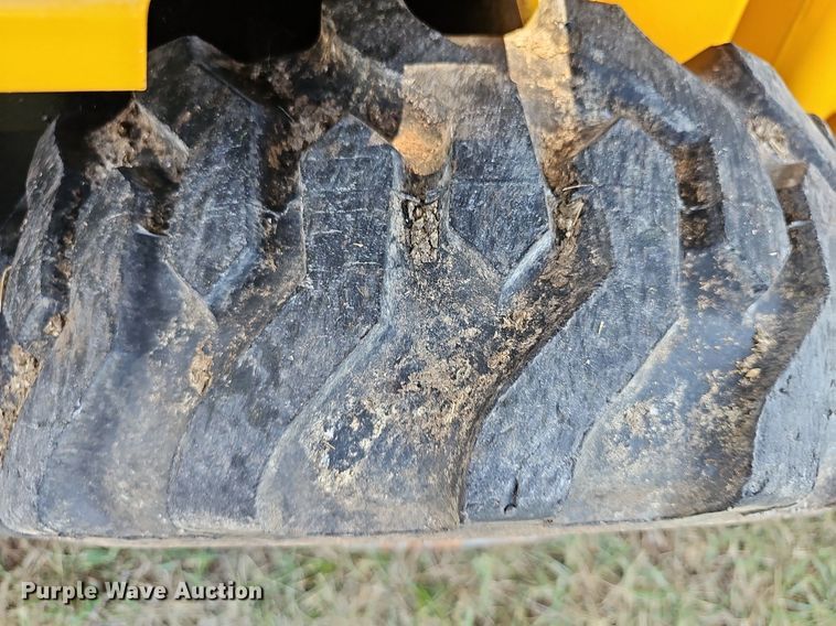 image for item NU9162 Hesston Prime mover L600  skid steer loader