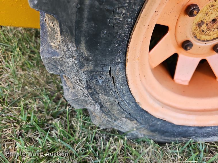 image for item NU9162 Hesston Prime mover L600  skid steer loader