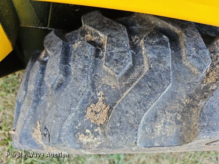 image for item NU9162 Hesston Prime mover L600  skid steer loader