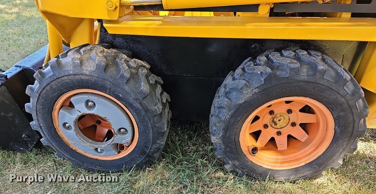 image for item NU9162 Hesston Prime mover L600  skid steer loader