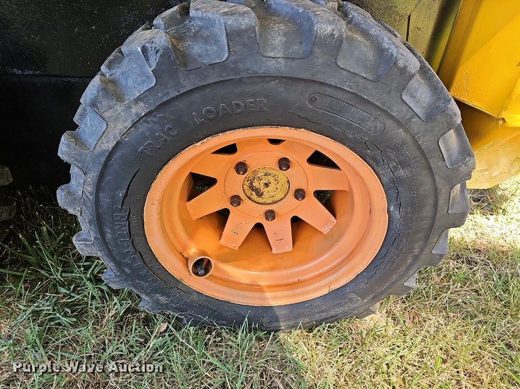 image for item NU9162 Hesston Prime mover L600  skid steer loader