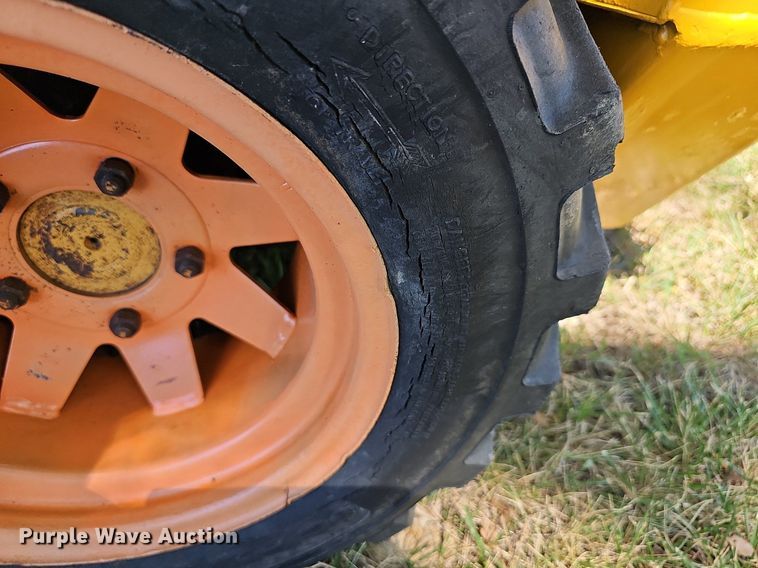 image for item NU9162 Hesston Prime mover L600  skid steer loader