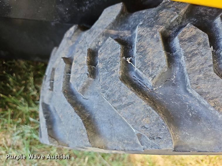 image for item NU9162 Hesston Prime mover L600  skid steer loader