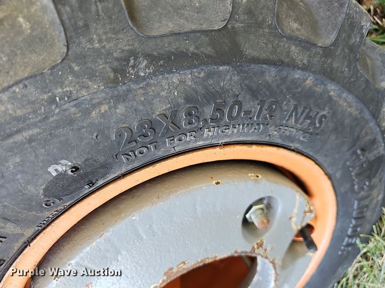 image for item NU9162 Hesston Prime mover L600  skid steer loader