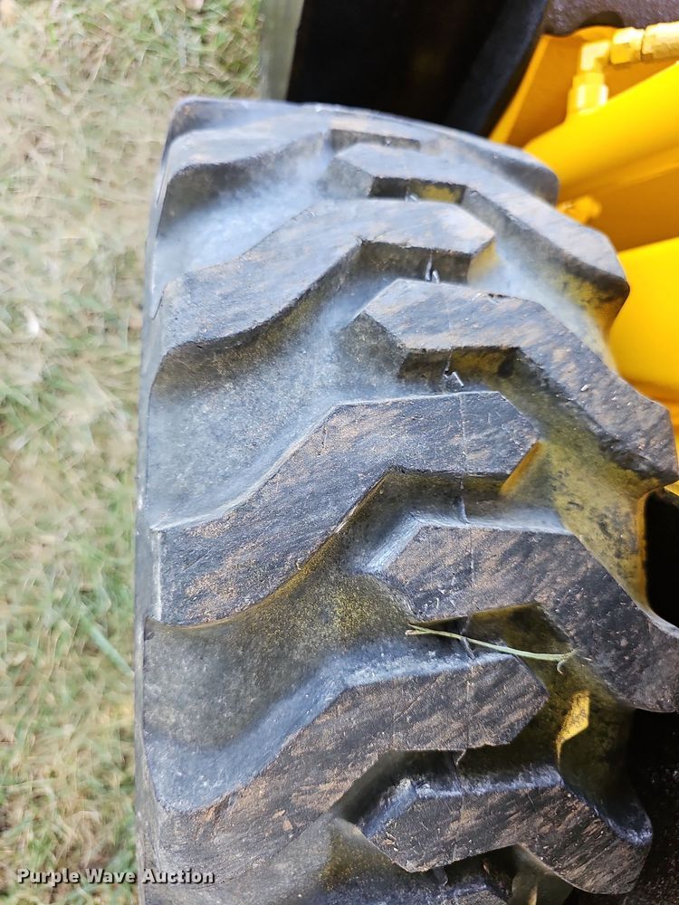 image for item NU9162 Hesston Prime mover L600  skid steer loader