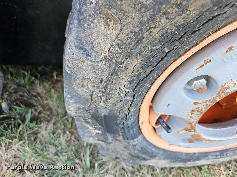 image for item NU9162 Hesston Prime mover L600  skid steer loader