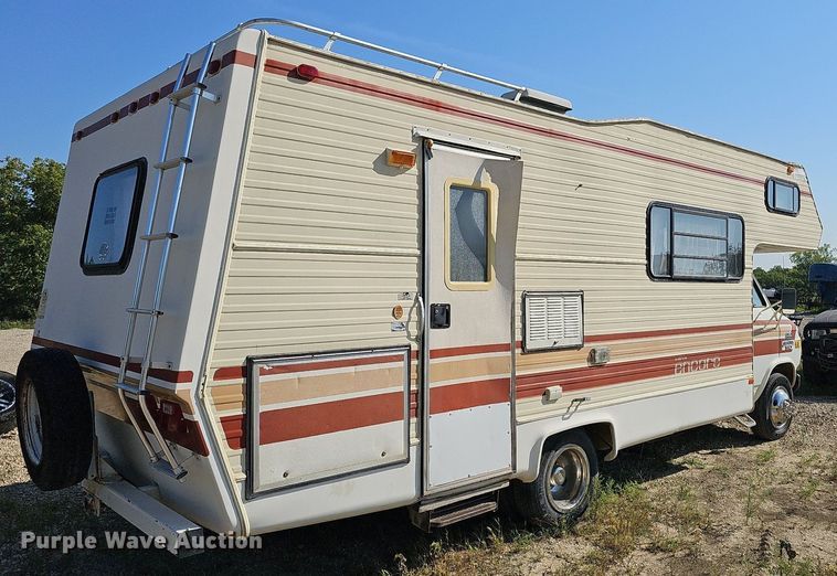 image for item NU9194 1984 Chevrolet G30  RV