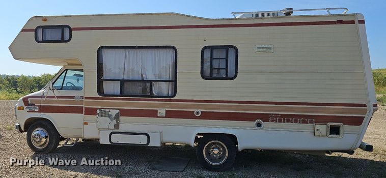 image for item NU9194 1984 Chevrolet G30  RV
