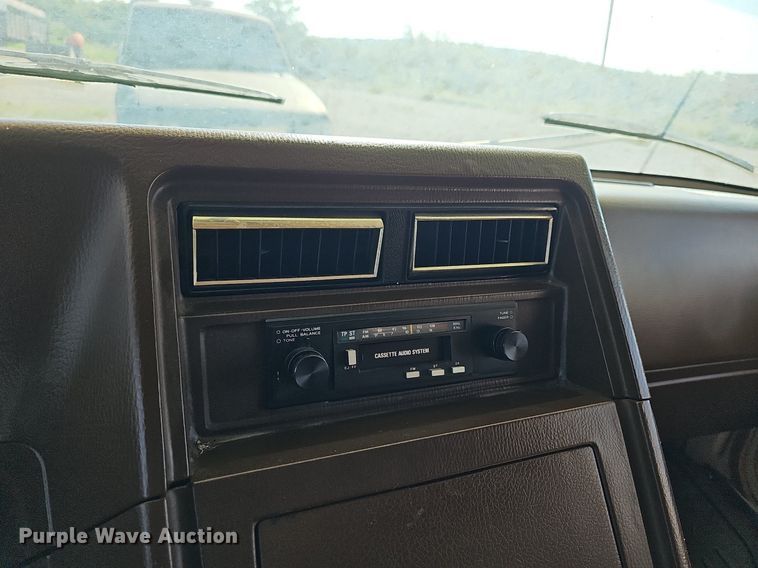 image for item NU9194 1984 Chevrolet G30  RV