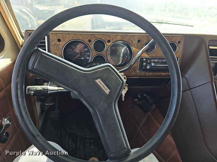 image for item NU9194 1984 Chevrolet G30  RV