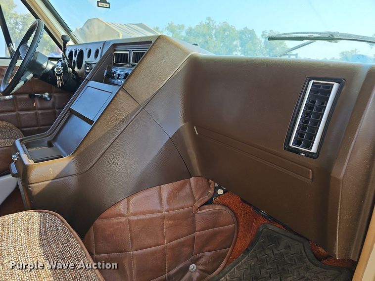 image for item NU9194 1984 Chevrolet G30  RV