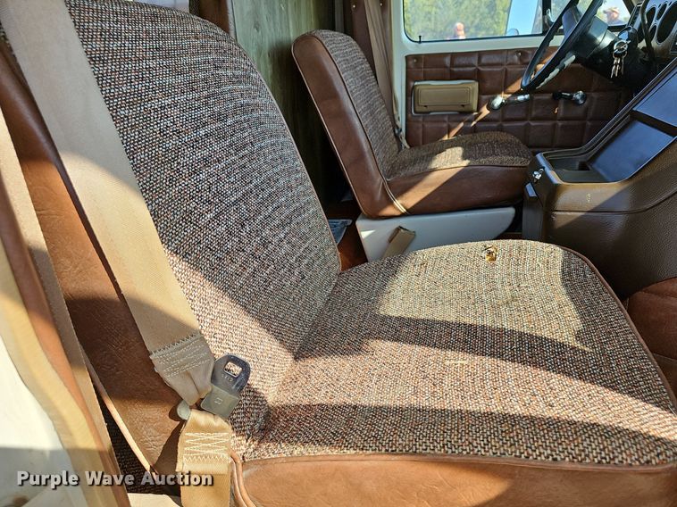 image for item NU9194 1984 Chevrolet G30  RV