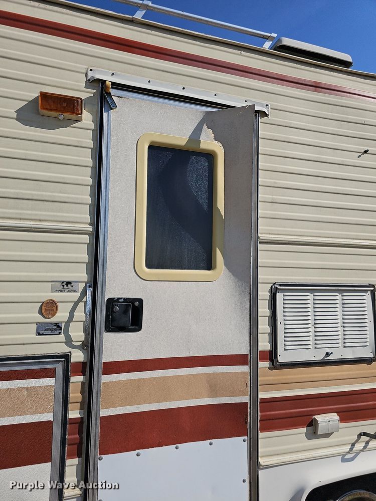 image for item NU9194 1984 Chevrolet G30  RV