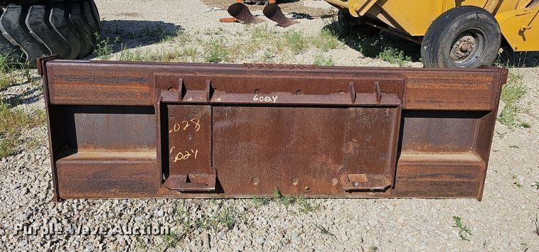 image for item NU9198 Skid steer bucket