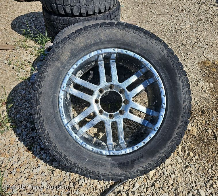 image for item NU9202 (4) tires and wheels