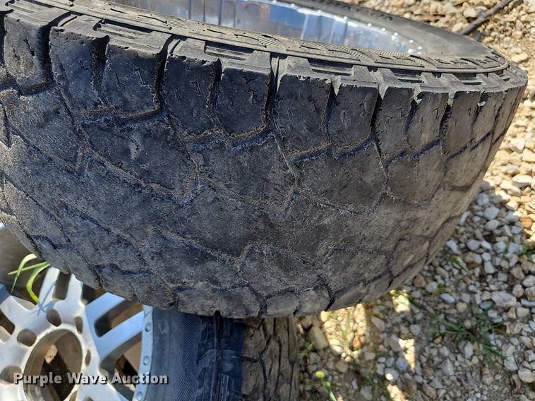 image for item NU9202 (4) tires and wheels