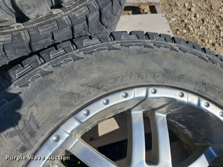 image for item NU9202 (4) tires and wheels