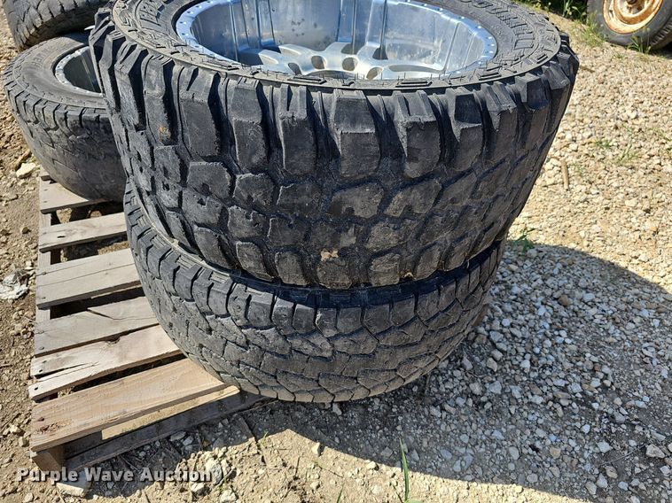 image for item NU9202 (4) tires and wheels