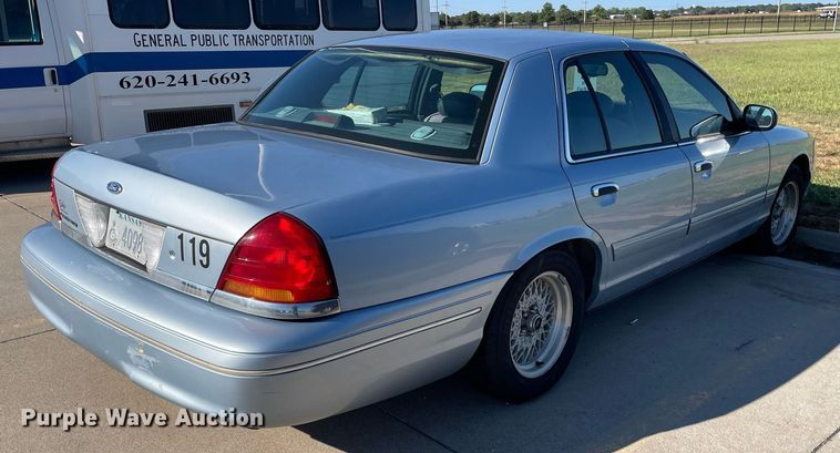 image for item NY9609 2001 Ford Crown Victoria LX