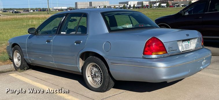 image for item NY9609 2001 Ford Crown Victoria LX