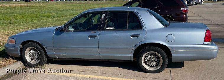 image for item NY9609 2001 Ford Crown Victoria LX