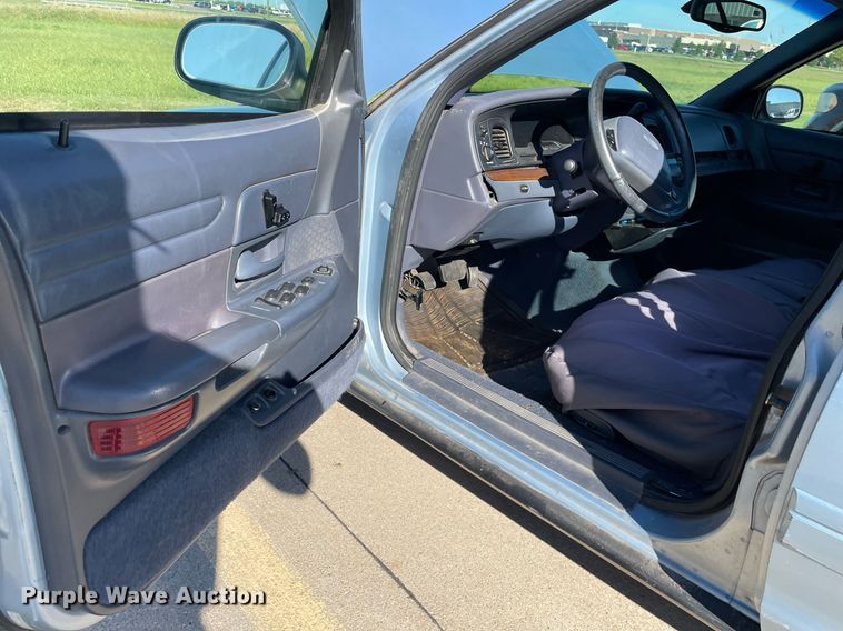 image for item NY9609 2001 Ford Crown Victoria LX