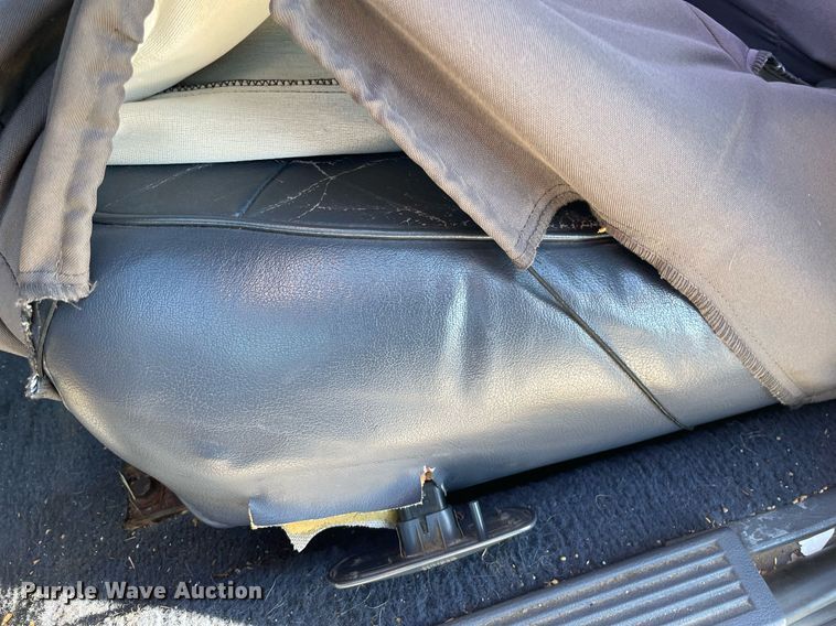 image for item NY9609 2001 Ford Crown Victoria LX