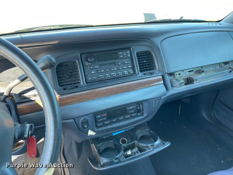 image for item NY9609 2001 Ford Crown Victoria LX