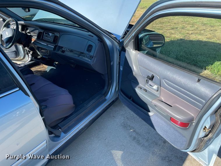 image for item NY9609 2001 Ford Crown Victoria LX