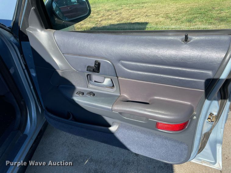 image for item NY9609 2001 Ford Crown Victoria LX