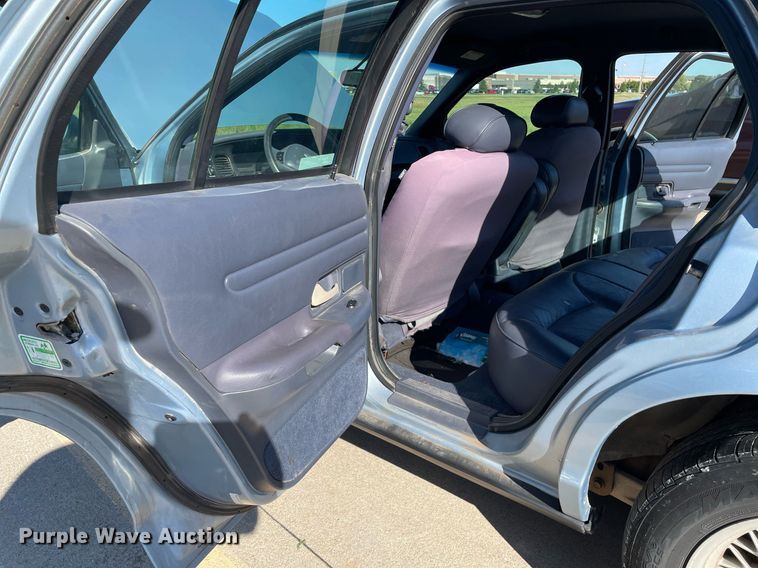 image for item NY9609 2001 Ford Crown Victoria LX