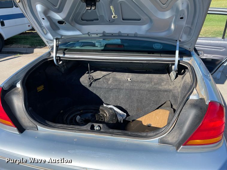 image for item NY9609 2001 Ford Crown Victoria LX