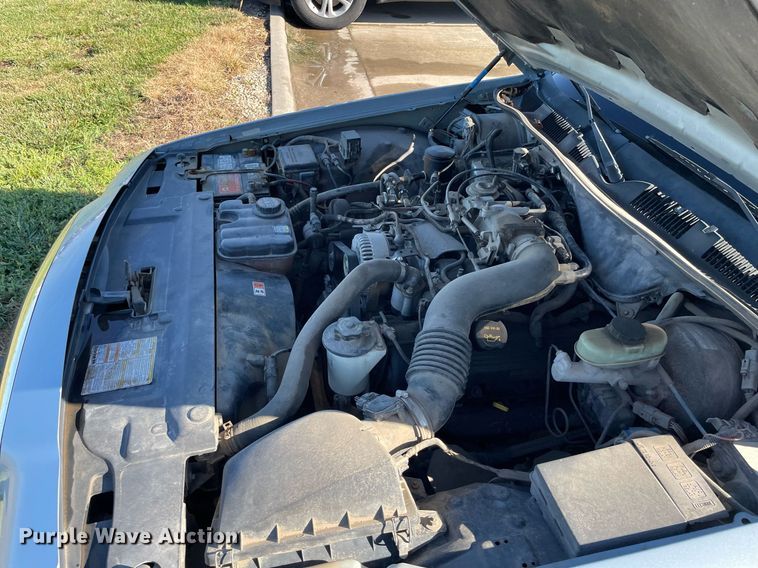 image for item NY9609 2001 Ford Crown Victoria LX