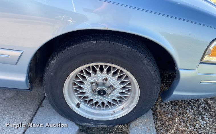 image for item NY9609 2001 Ford Crown Victoria LX