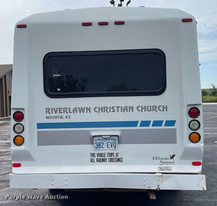 image for item NY9622 1997 Ford E450 Super Duty  shuttle bus