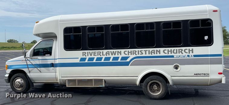 image for item NY9622 1997 Ford E450 Super Duty  shuttle bus