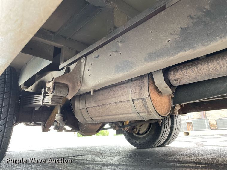 image for item NY9622 1997 Ford E450 Super Duty  shuttle bus