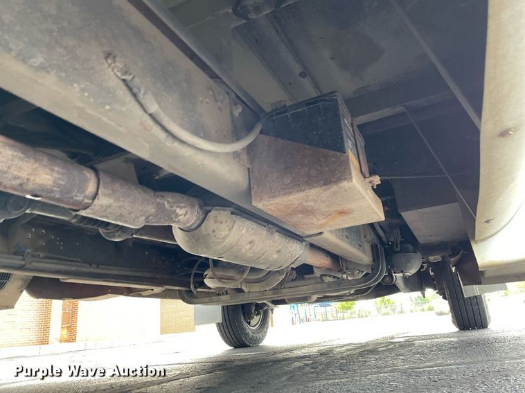 image for item NY9622 1997 Ford E450 Super Duty  shuttle bus