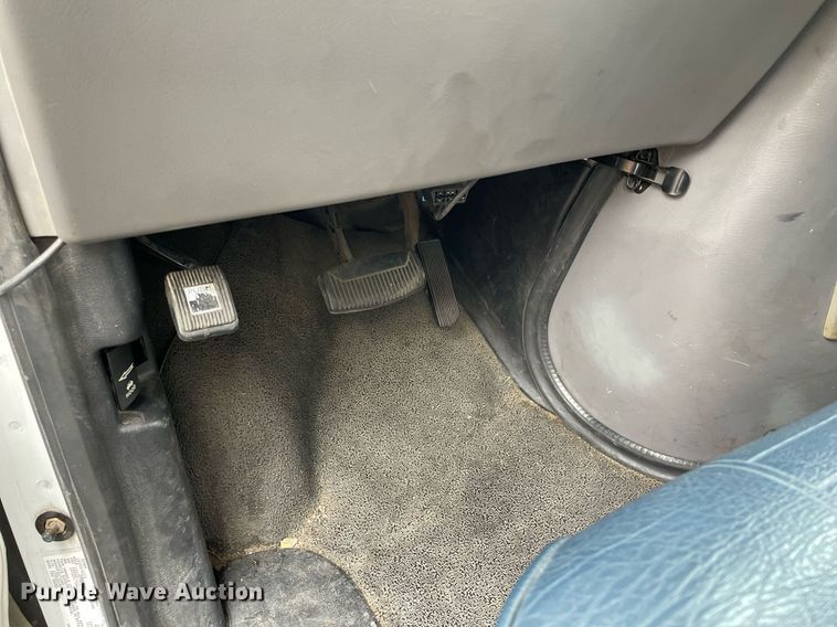 image for item NY9622 1997 Ford E450 Super Duty  shuttle bus