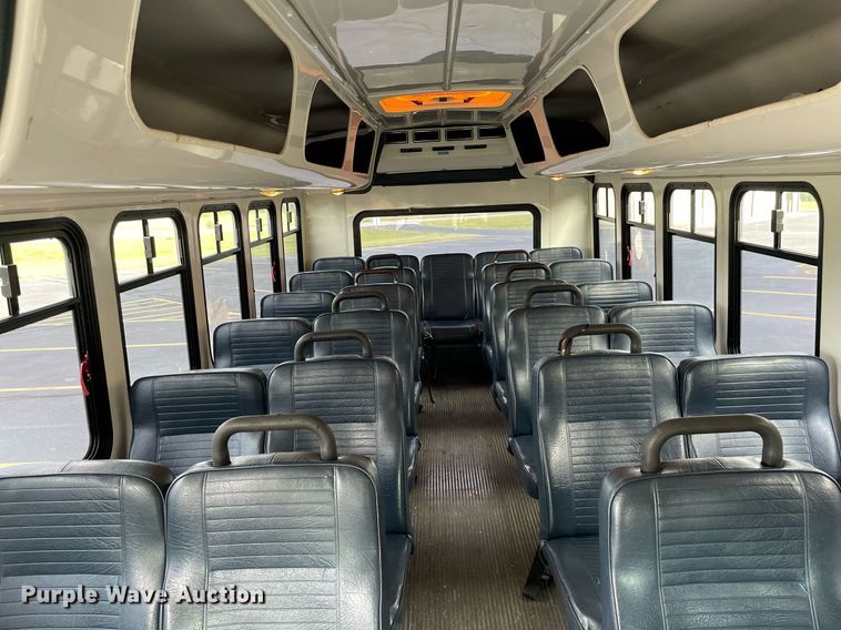 image for item NY9622 1997 Ford E450 Super Duty  shuttle bus