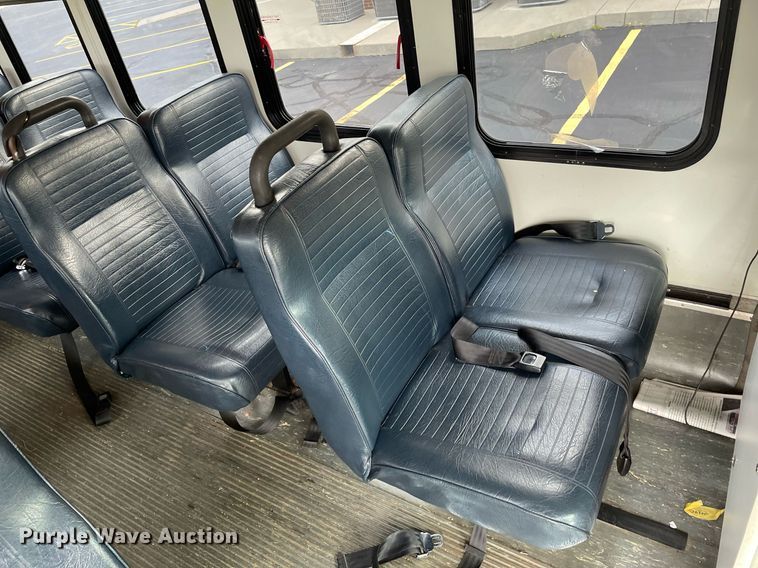 image for item NY9622 1997 Ford E450 Super Duty  shuttle bus