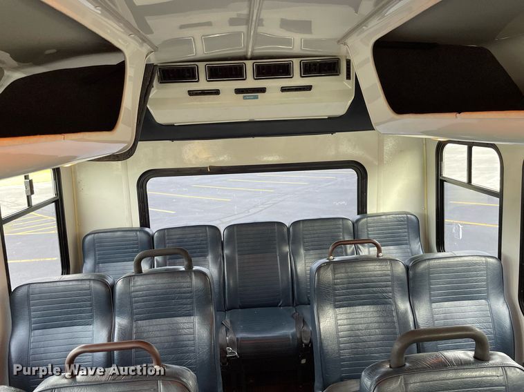 image for item NY9622 1997 Ford E450 Super Duty  shuttle bus