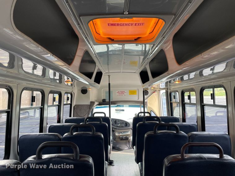image for item NY9622 1997 Ford E450 Super Duty  shuttle bus