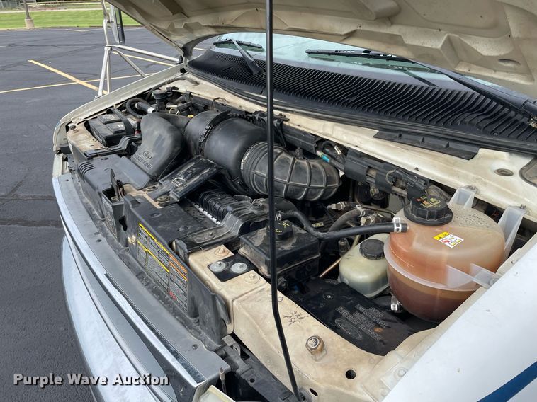 image for item NY9622 1997 Ford E450 Super Duty  shuttle bus