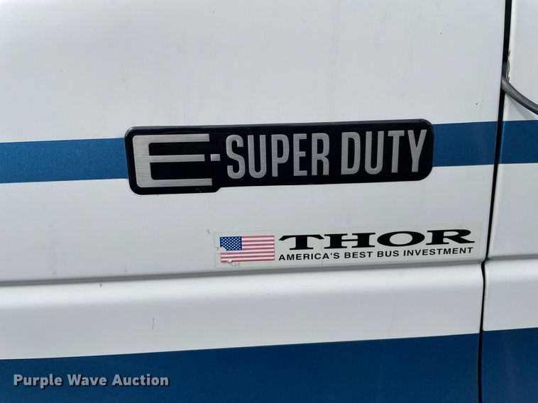 image for item NY9622 1997 Ford E450 Super Duty  shuttle bus