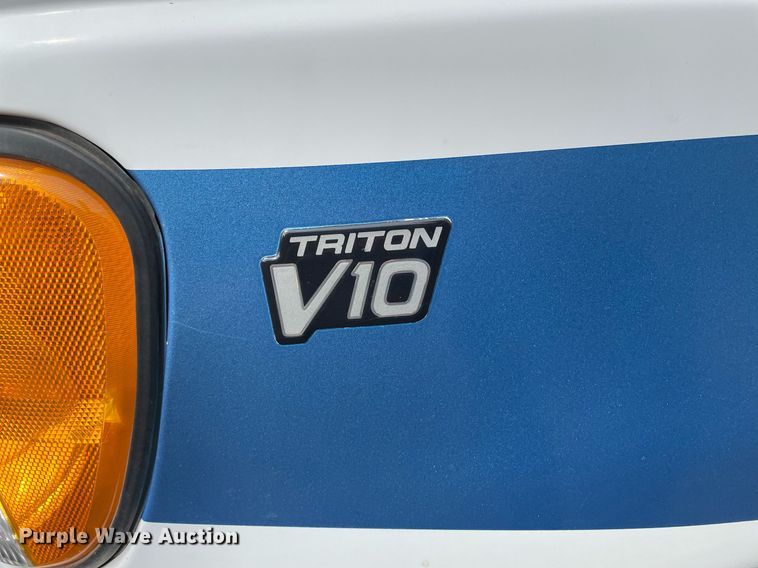 image for item NY9622 1997 Ford E450 Super Duty  shuttle bus