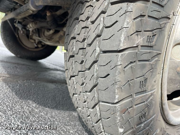 image for item NY9622 1997 Ford E450 Super Duty  shuttle bus