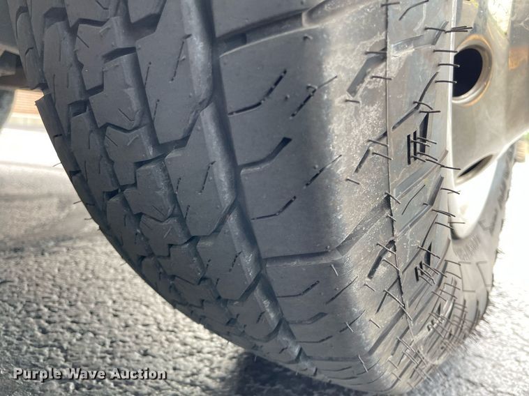 image for item NY9622 1997 Ford E450 Super Duty  shuttle bus