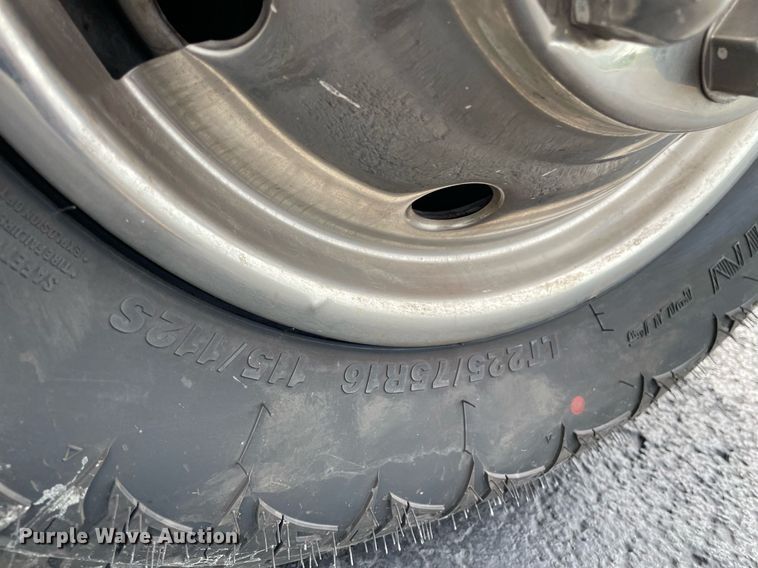 image for item NY9622 1997 Ford E450 Super Duty  shuttle bus