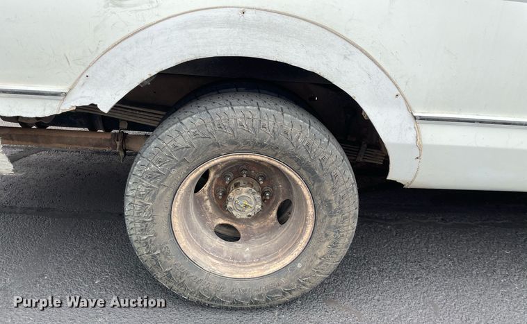 image for item NY9622 1997 Ford E450 Super Duty  shuttle bus